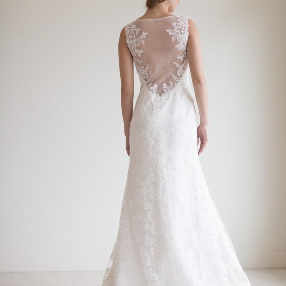 SZ 8 WEDDING DRESS, LIGHT IVORY - Picture 4 of 9